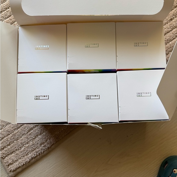 Popmart ‘Hug You’ Plush Pendant Blind Box - Multicolor - Picture 3 of 3